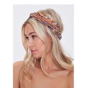 Three pack of headbands.